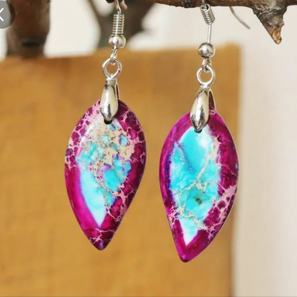 Jewelry - ✨New✨ Emperor Stone Leaf earrings